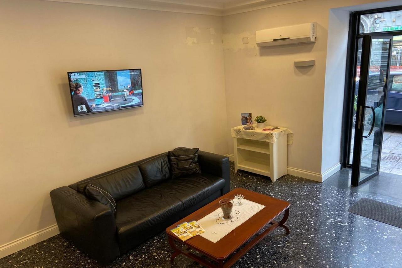 Hotel Poerio Napels Buitenkant foto