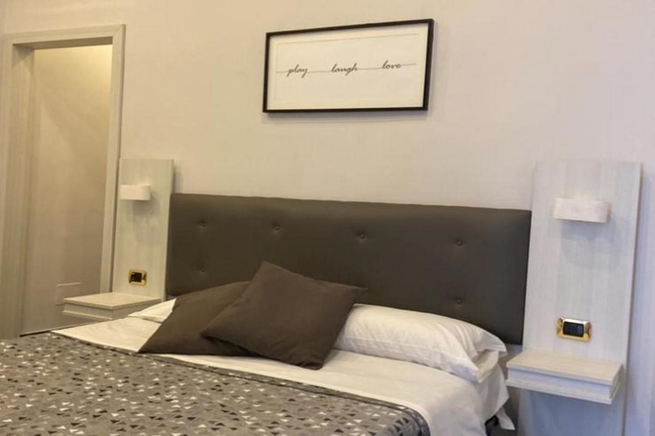 Hotel Poerio Napels Buitenkant foto