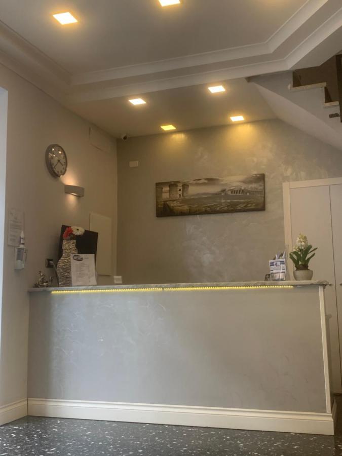 Hotel Poerio Napels Buitenkant foto