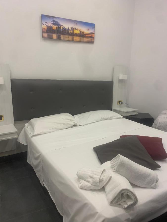 Hotel Poerio Napels Buitenkant foto