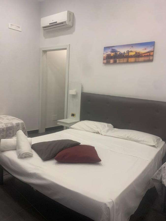 Hotel Poerio Napels Buitenkant foto
