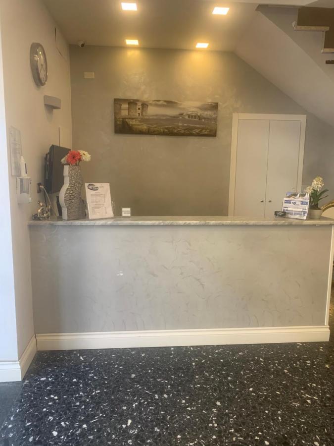 Hotel Poerio Napels Buitenkant foto