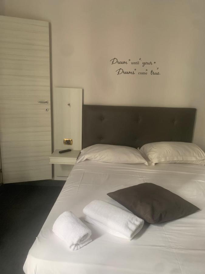 Hotel Poerio Napels Buitenkant foto