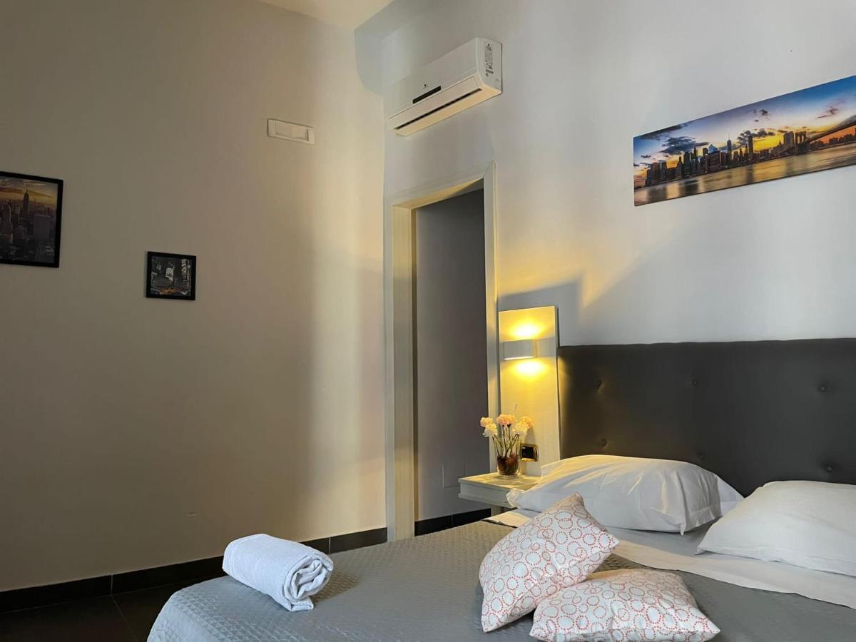 Hotel Poerio Napels Buitenkant foto