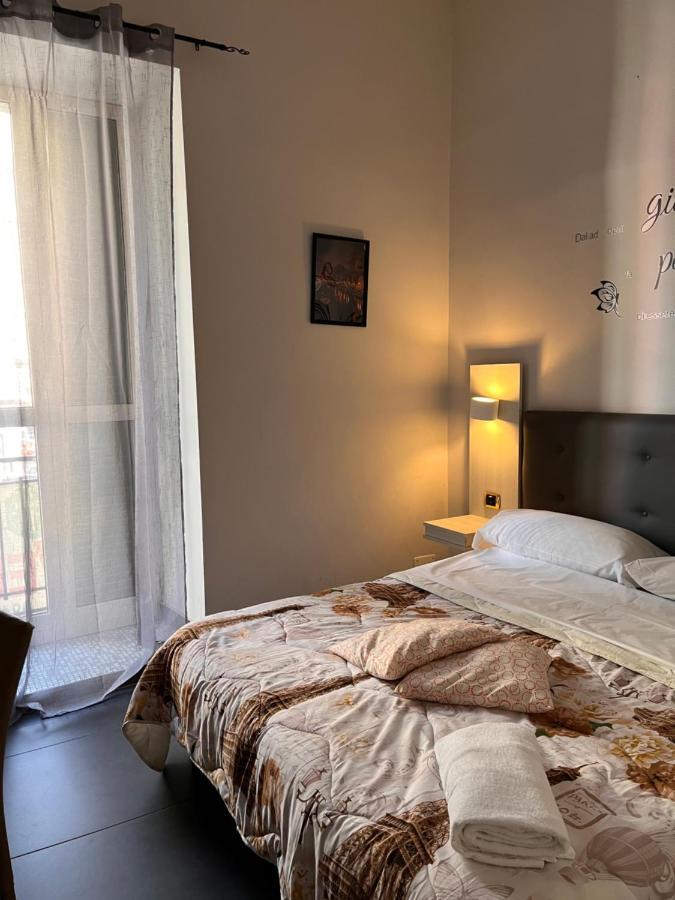 Hotel Poerio Napels Buitenkant foto