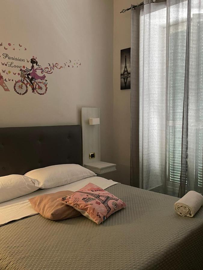 Hotel Poerio Napels Buitenkant foto