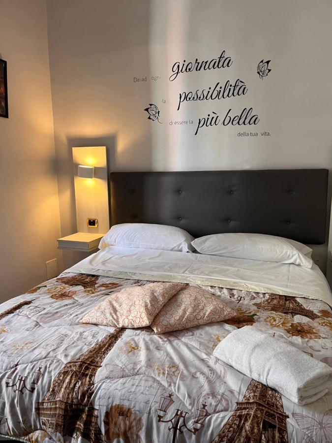 Hotel Poerio Napels Buitenkant foto