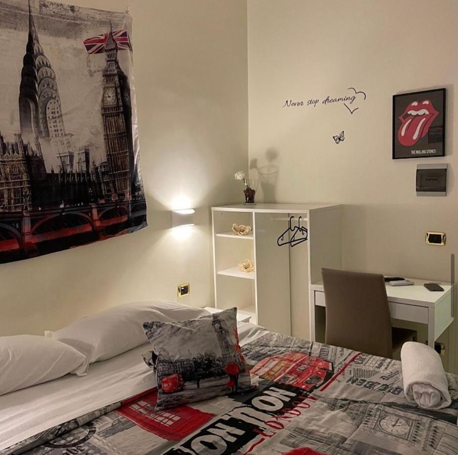 Hotel Poerio Napels Buitenkant foto